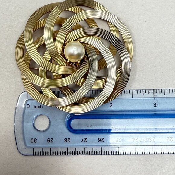 Vintage Infinity Knot Brooch MCM Mid-Century Gold-Tone‎ Imitation Pearl Atomic - Picture 7 of 7